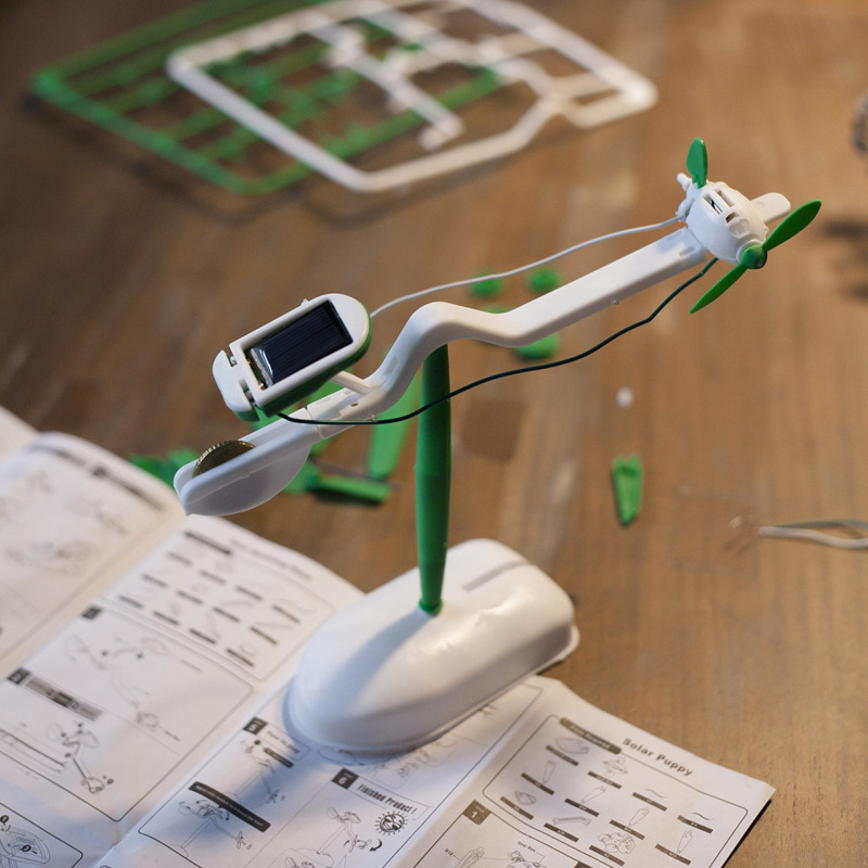 6-in-1 ソーラーパワーロボットキット組み立て船ファン風 - Model Kit U Boat のレビューと価格